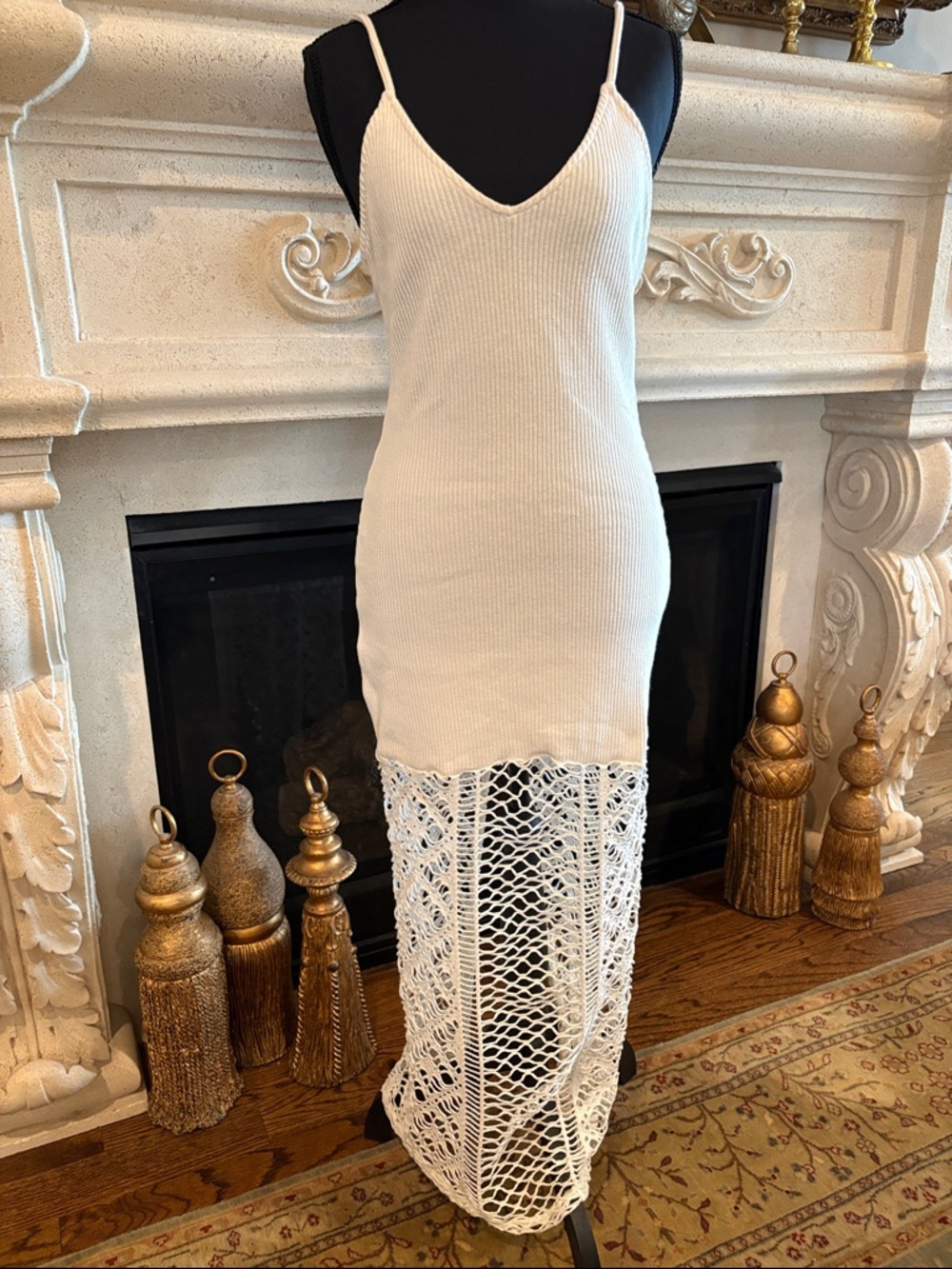 Zara Women's Cream Dress in size Small